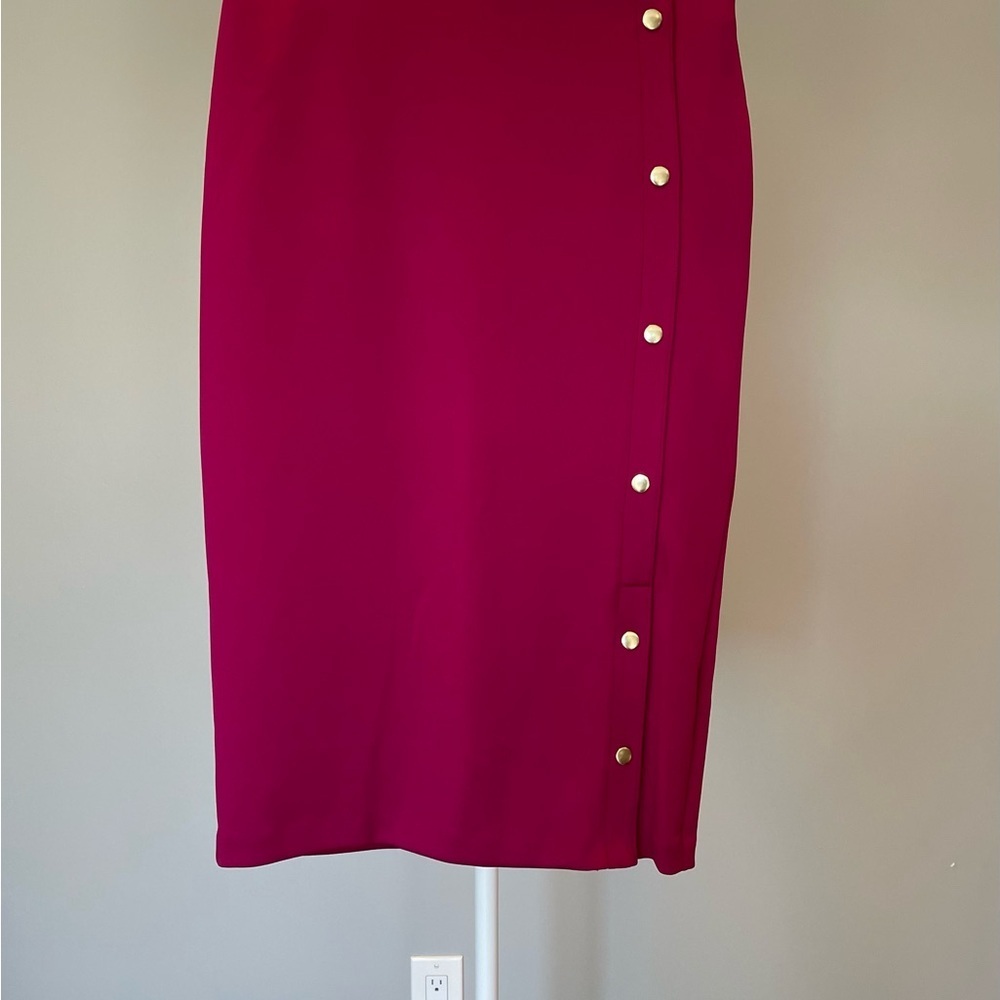 BOLD elements Button-Detail Pencil Skirt in Hot Pink